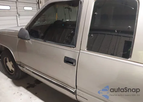 1998 Chevrolet C1500 Fleetside z USA, uszkodzony, nr VIN 1GCEC19W2WE225543